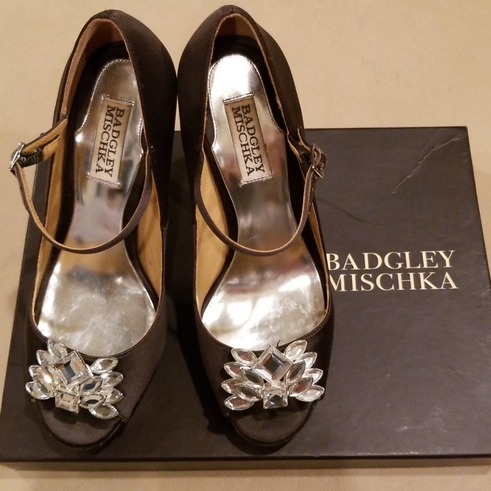 Badgley Mischka Kindred Satin Toe Pump 7